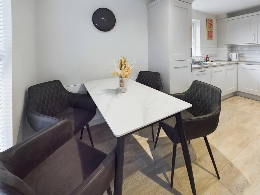 בלפסט Contemporary 2-Bedroom Apartment מראה חיצוני תמונה